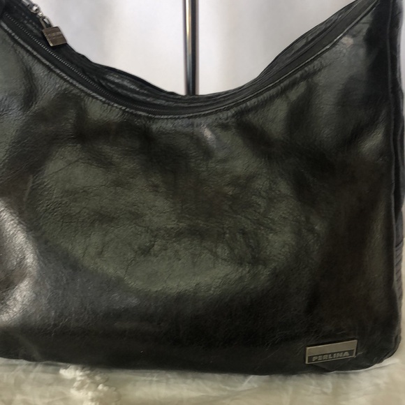 PERLINA vintage black leather shoulder bag. 3 way zipper openings. Holds 5 cards - Picture 4 of 14